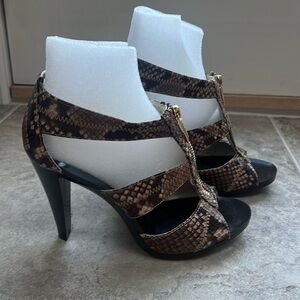 Michael Kors Berkley T Strap Leather Sandal